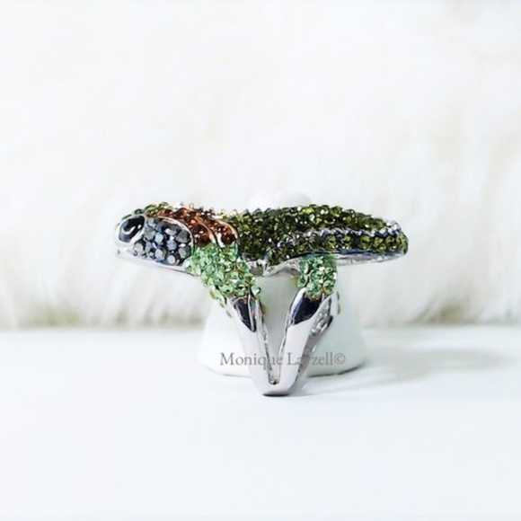 Green Crystal Lizard Cocktail Ring - Picture 1 of 3